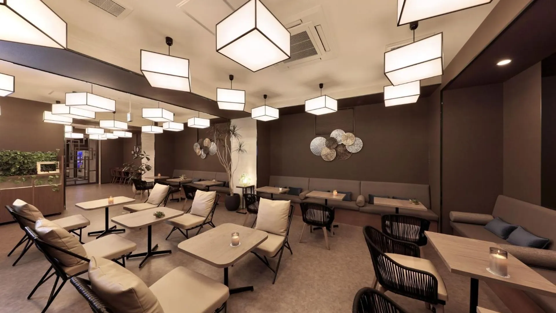 Dotonbori Crystal Hotel - Vacation Stay 77472V Osaka